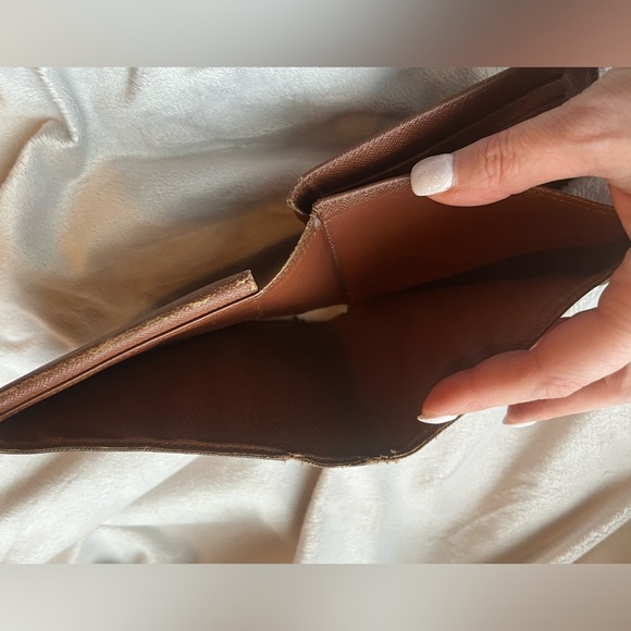 Authentic Vintage Louis Vuitton Bi-Fold Wallet - Picture 9 of 15
